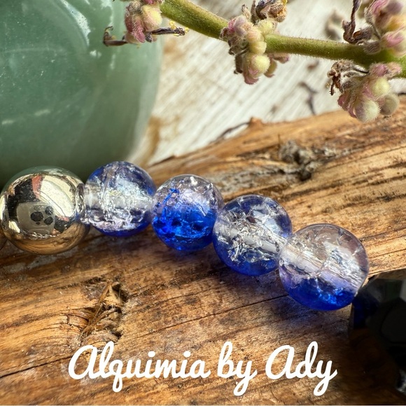 8mm deep sapphire blue Crackled Quartz  beaded bracelet - Picture 4 of 4